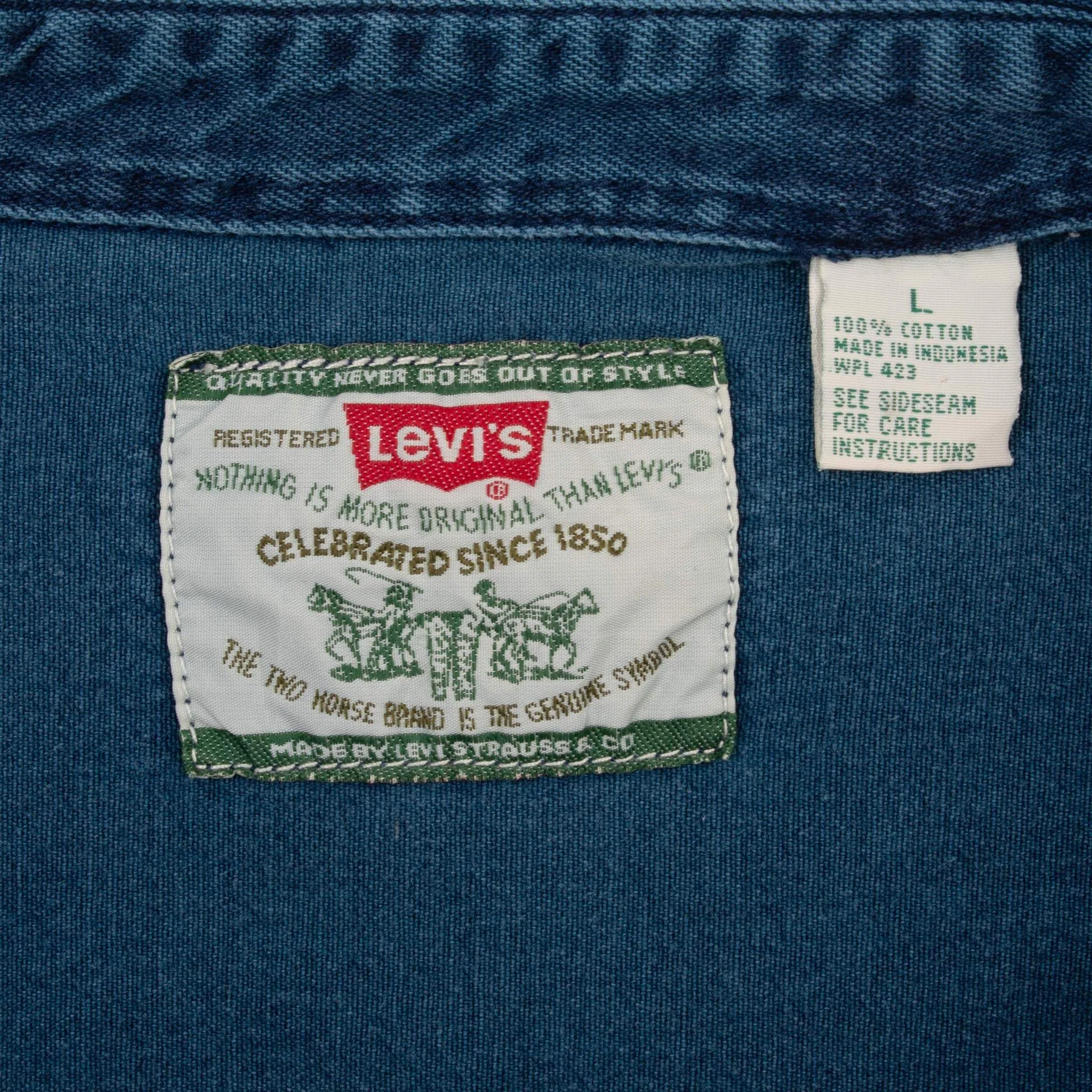 VINTAGE LEVIS POCKET BLUE DENIM SHIRT 1990S SIZE LARGE